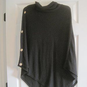BLACK LIGHTWEIGHT PONCHO WITH BUTTON DETAIL LARGE